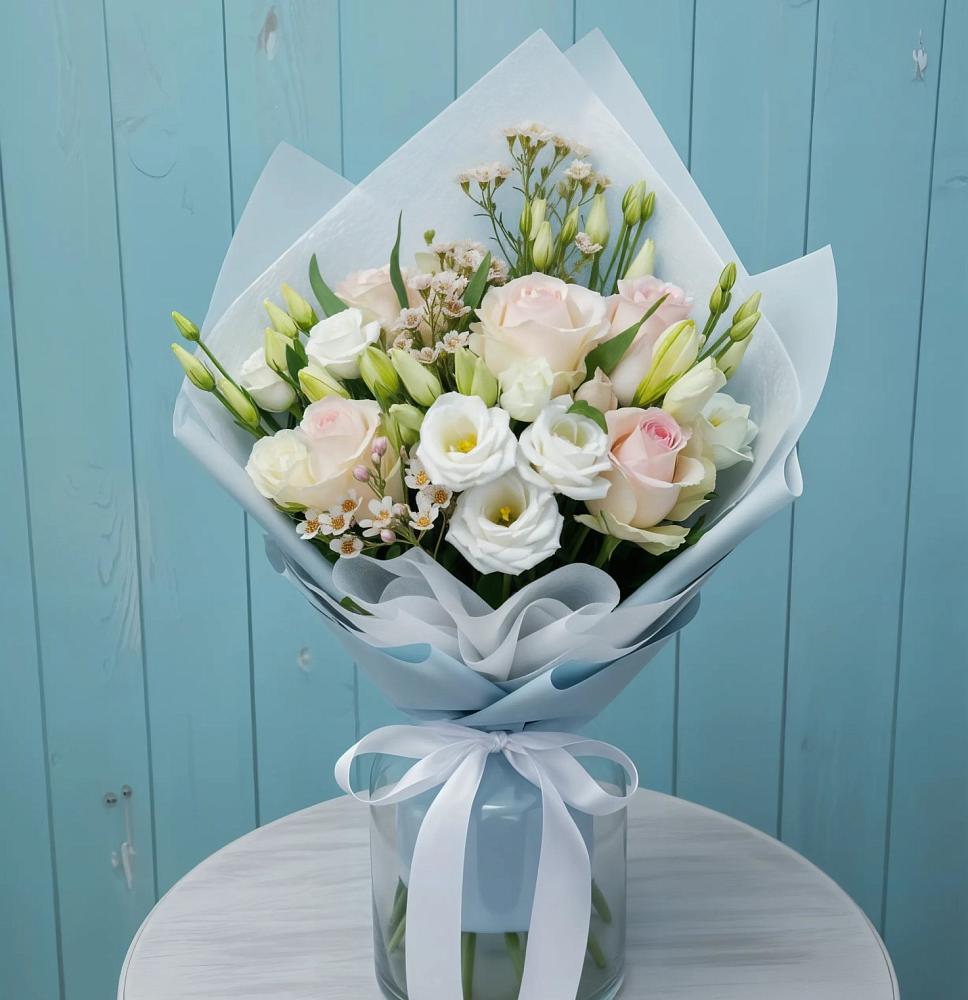 Букет цветов из: Розы и Лизиантусы в Приаргунске