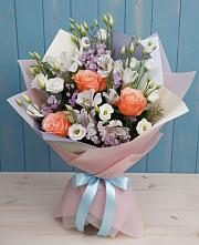 Букет цветов из:  Лизиантусы, Розы, Альстромерии и Гипсофила в Приаргунске