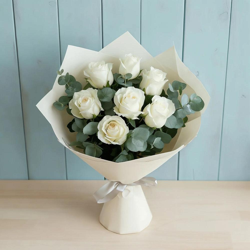 Букет Белые розы в Эвкалипте в Приаргунске