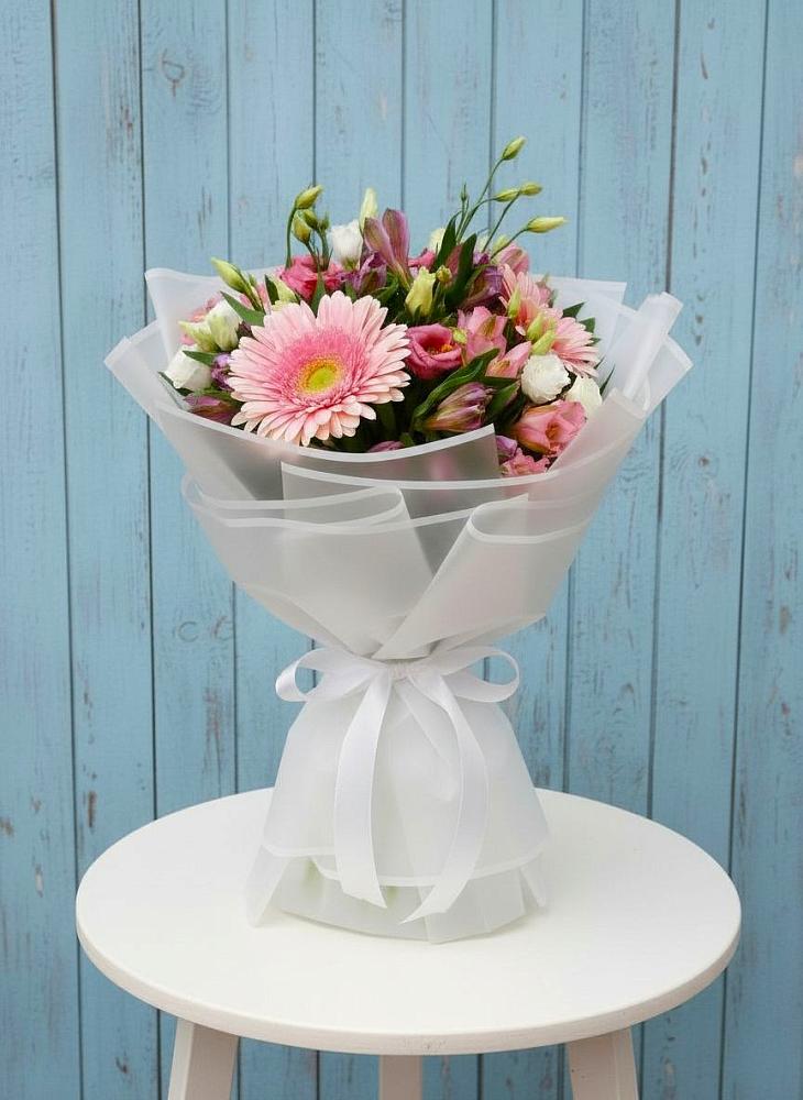 Букет цветов из: Герберы, Альстромерии и Лизиантусы в Приаргунске