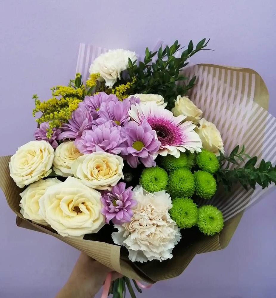 Букет цветов из: Хризантемы, Розы, Гвоздики и Герберы в Приаргунске