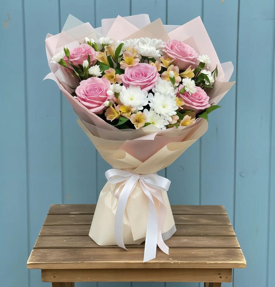 Букет цветов из: Гвоздики, Орхидеи и Розы в Приаргунске