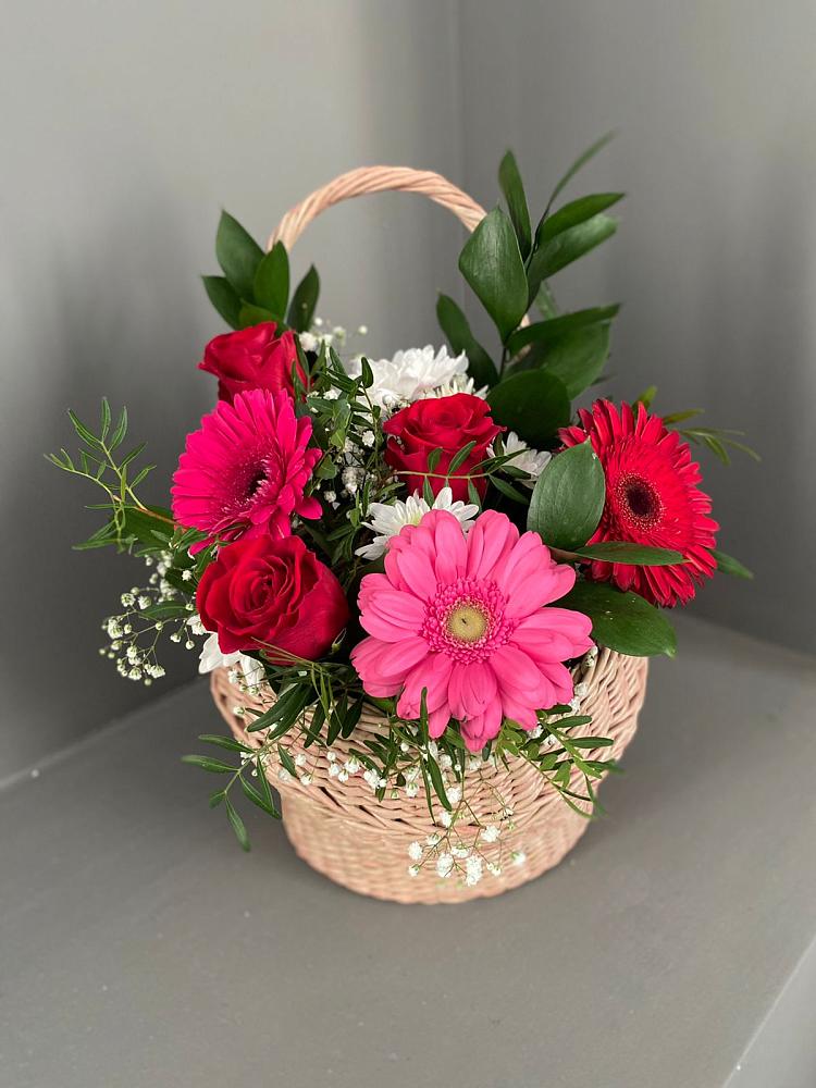 Цветочная композиция из Розы, Хризантемы и Герберы в корзине в Приаргунске