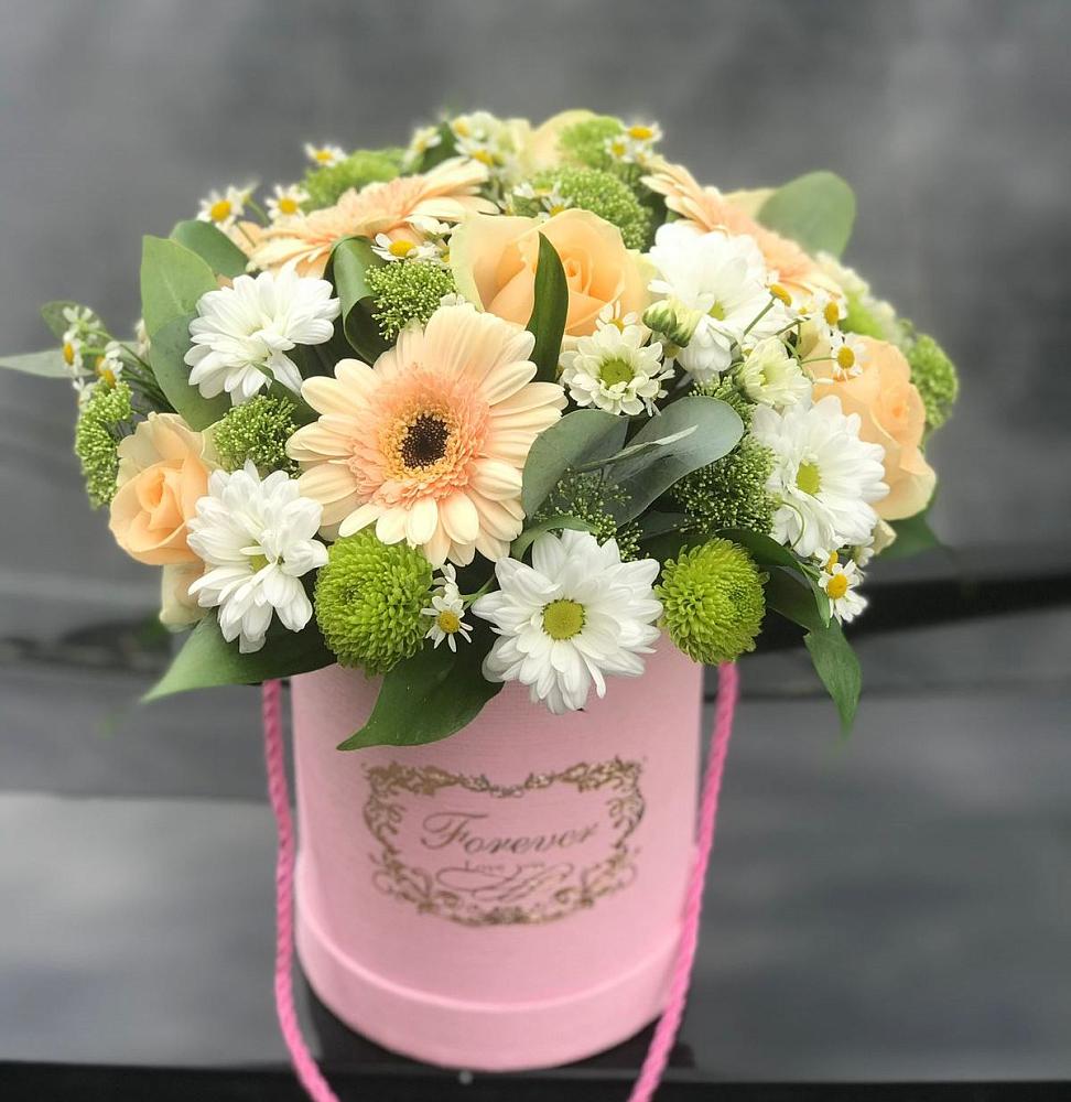 Цветочная композиция из Розы, Герберы и Хризантемы в шляпной коробке в Приаргунске