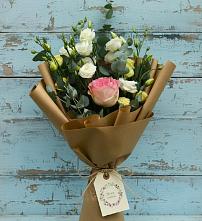 Букет цветов из:  Розы и Лизиантусы в Приаргунске