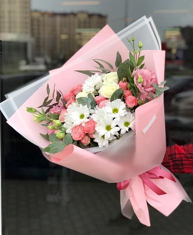 Букет цветов из: Розы, Лизиантусы и Хризантемы в Приаргунске