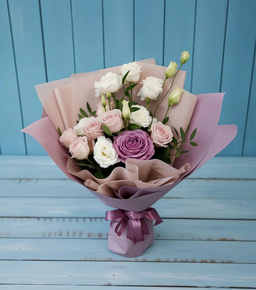 Букет цветов из: Розы и Лизиантусы в Приаргунске